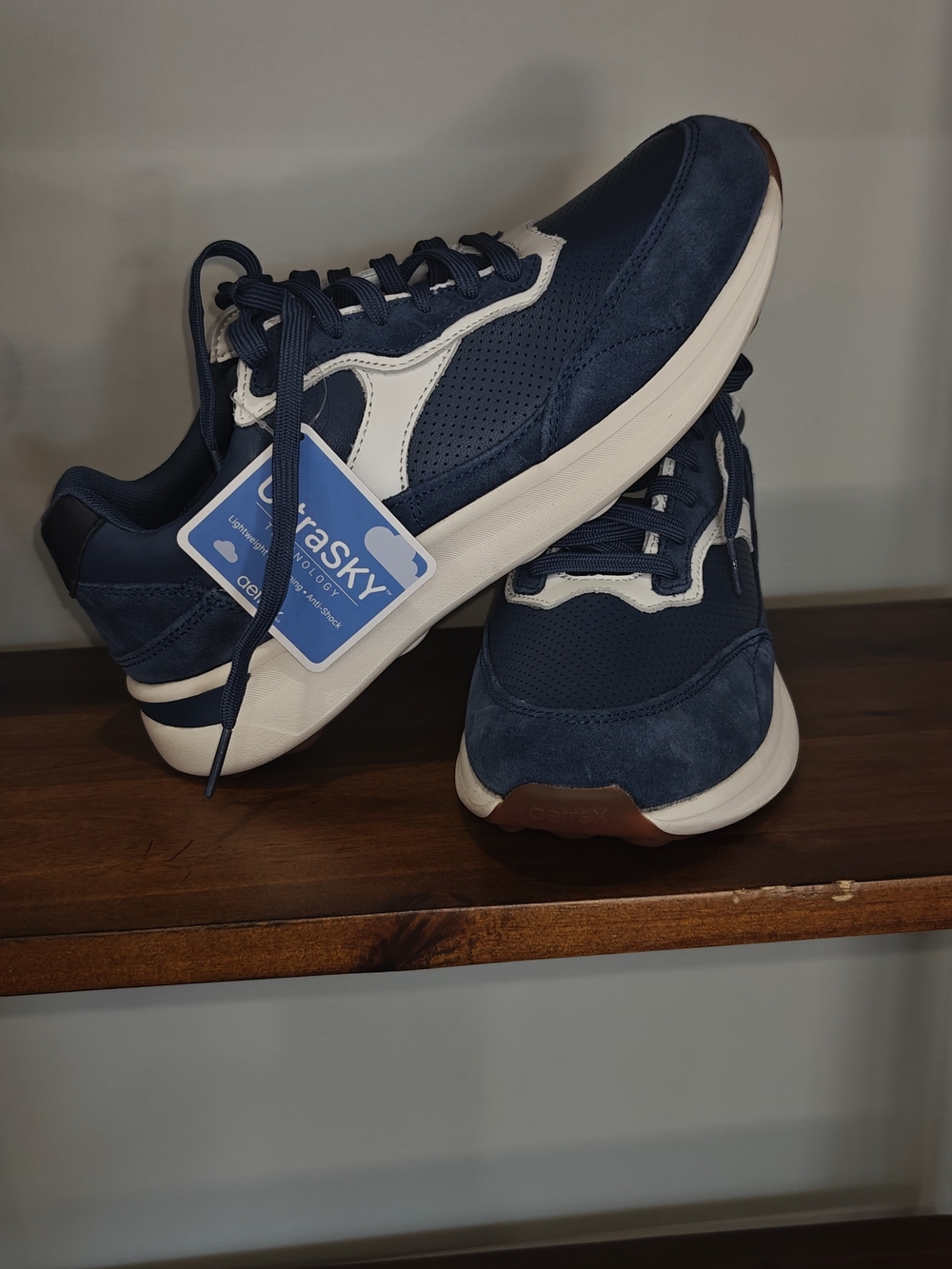 Aetrex Women's Emily Lace-Up Sneaker in the Blue (Navy) NWOB